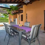 Casa Luka Vareski בית נופש *
