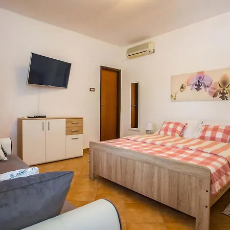Casa Luka Vareski *