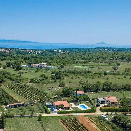Casa Luka Vareski Marcana