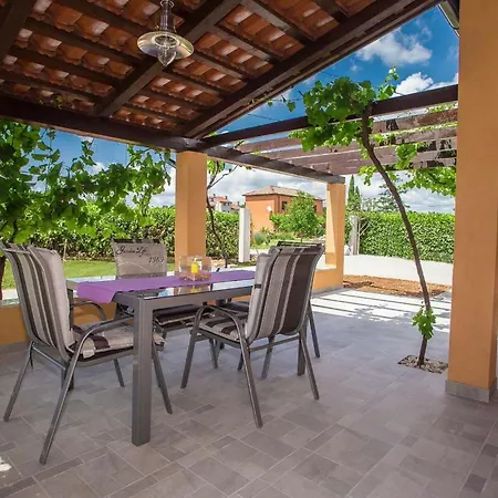 Casa Luka Vareski Marcana