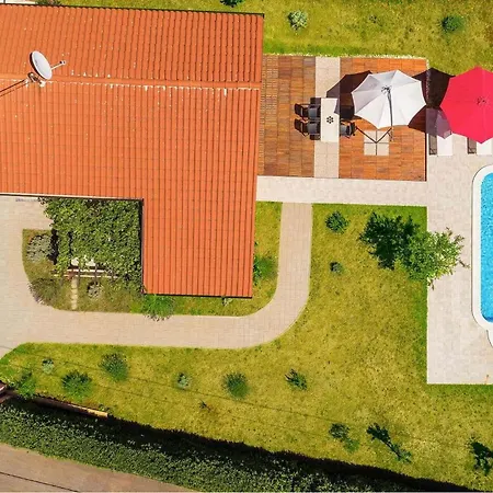 Casa Luka Vareski בית נופש