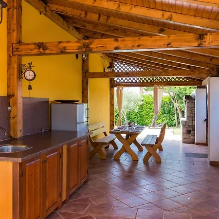 Holiday home Lovely In With Kitchen Kastel
