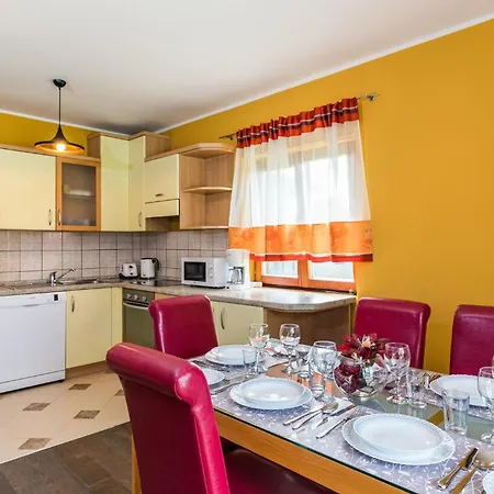 Holiday home Lovely In With Kitchen *