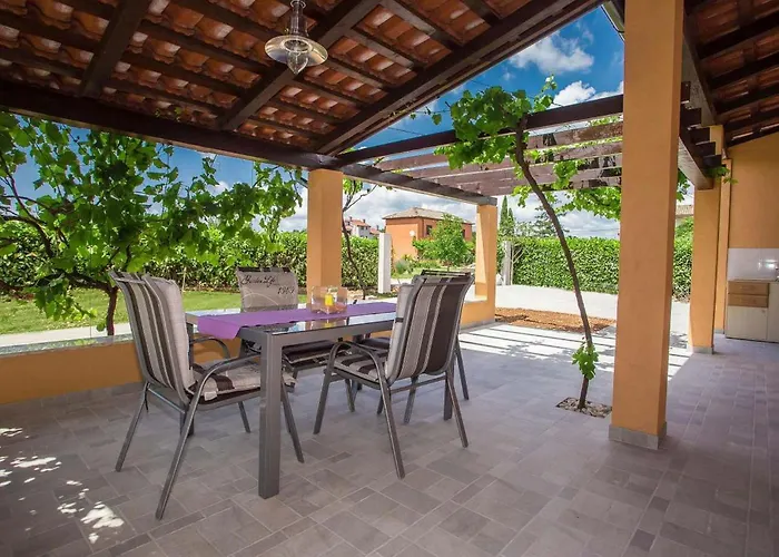 Casa Luka Vareski Marcana